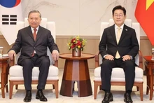 El secretario general del Partido Comunista de Vietnam, To Lam (izquierda), y el presidente de Corea del Sur, Lee Jae Myung. (Foto: VNA)