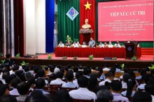 [Foto] Premier vietnamita dialoga con votantes en ciudad de Can Tho