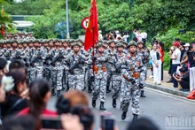 [Foto] Impresionantes imágenes de la marcha “en el abrazo del pueblo” del ejército vietnamita