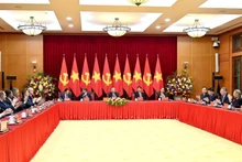 El secretario general del Partido Comunista de Vietnam, To Lam, ofrece una recepción a líderes y representantes de partidos políticos de Asia, Europa, América y África. (Foto: VNA)