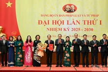 [Foto] Jefe del Legislativo vietnamita asiste a congreso del Partido en Comisión parlamentaria de Asuntos Jurídicos