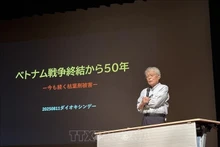 El periodista japonés Nakamura Goro habla en el evento. (Foto: VNA)