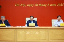 El primer ministro de Vietnam, Pham Minh Chinh, habla en la reunión. (Foto: VNA)