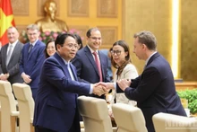 El primer ministro de Vietnam, Pham Minh Chinh, recibe a representantes de la Asociación Empresarial Británica y de empresas del Reino Unido activas en el país. (Fotografía: Nhan Dan)