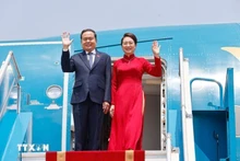 El presidente de la Asamblea Nacional de Vietnam, Tran Thanh Man, y su esposa viajan a Malasia. (Foto: VNA)