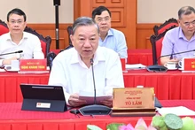El secretario general del Partido Comunista de Vietnam, To Lam, ofrece directrices en la sesión.