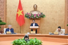 [Foto] Premier vietnamita preside reunión gubernamental de junio