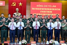 [Foto] Líder del PCV se reúne con Dirección General de Política del Ejército Popular de Vietnam