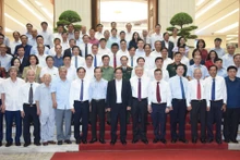 [Foto] Premier vietnamita sostiene encuentro con dirigentes de agencias periodísticas nacionales de diferentes etapas
