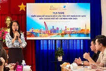 La directora del Servicio de Turismo de Ciudad Ho Chi Minh, Nguyen Thi Anh Hoa, interviene en el evento. (Foto: Nhan Dan)