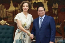 El primer ministro de Vietnam, Pham Minh Chinh, recibe a la directora general de la Unesco, Audrey Azoulay. (Fotografía: Nhan Dan)