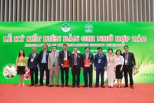 En un acto de firma de la cooperación Vietnam-China en desarrollo de variedades vegetales y materiales agrícolas. (Fotografía: Nhan Dan)