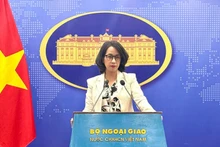 La portavoz del Ministerio de Relaciones Exteriores de Vietnam, Pham Thu Hang, interviene en la rueda de prensa. (Fotografía: Hoa An)