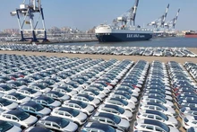 Un lote de autos para la exportación en la provincia china de Shandong. (Fotografía: Xinhua)