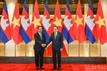 El presidente de la Asamblea Nacional de Vietnam, Tran Thanh Man, se reúne con el titular del Partido Popular de Camboya y presidente del Senado de ese país, Hun Sen. (Foto: Nhan Dan)
