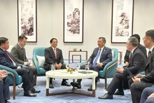 El primer ministro de Vietnam, Pham Minh Chinh, se reúne con el presidente de Kirguistán, Sadyr Japarov. (Foto: VNA)