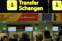 Una señal de dirección al espacio Schengen en el Aeropuerto Internacional Henri Coandă, en Rumanía, el 31 de marzo de 2024. (Foto: Xinhua/VNA)