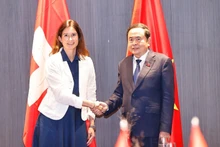 [Foto] Máximo legislador vietnamita se reúne con dirigentes parlamentarios de Suiza