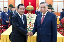 [Foto] Líder partidista de Vietnam recibe a presidente del Senado camboyano