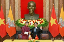 El presidente de Vietnam, Luong Cuong (derecha), y el rey de Bután, Jigme Khesar Namgyel Wangchuck. (Foto: Nhan Dan)