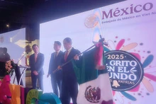 El viceministro de Relaciones Exteriores de Vietnam, Dang Hoang Giang; el embajador de México en Vietnam, Alejandro Negrín; y el el cónsul honorario de México en Ciudad Ho Chi Minh, Vu Anh Minh. 