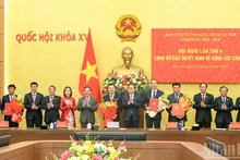 [Foto] Máximo legislador preside reunión del Comité partidista del Parlamento sobre trabajo de personal