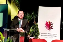 El embajador Ha Hoang Hai interviene en el foro. (Foto: Embajada de Vietnam en Polonia)