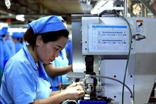 La producción de alambre semiconductor en la Zona Industrial Bo Trai. (Foto: VNA)