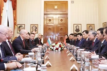 El secretario general del PCV, To Lam, y el presidente de Bulgaria, Rumen Radev, durante las conversaciones. (Foto: Thong Nhat/VNA)