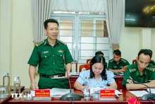 El coronel Pham Le Xuan Binh, comandante del Comando de Guardafronteras de Can Tho en una reunión sobre la INDNR. (Foto: VNA)