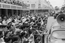 Decenas de miles de hanoienses acuden a las calles para dar la bienvenida a la tropa revolucionaria el 10 de octubre de 1954. (Foto: Archivo de VNA) 