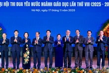 El presidente Luong Cuong y los delegados a la ceremonia.