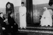 El rey Hassan II de Marruecos recibe a una delegación gubernamental de la República Democrática de Vietnam, encabezada por el ministro de Relaciones Exteriores, Ung Van Khiem. (Rabat, 24 de marzo de 1961). (Foto: VNA)
