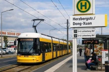 La estación de tranvía "Herzbergstr./Dong-Xuan" es un orgullo para la comunidad vietnamita de Berlín. (Foto: Embajada de Vietnam en Alemania)