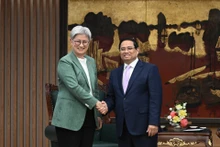 El primer ministro Pham Minh Chinh y la ministra de Asuntos Exteriores de Australia, Penny Wong.