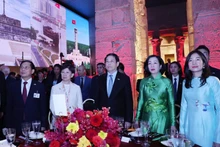 El presidente de Vietnam, Luong Cuong, y su cónyugue en el banquete. (Foto: VNA)
