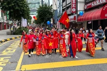 En el desfile de Ao Dai. (Foto: VNA)