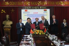 En el acto de firma. 