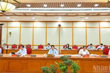  [Foto] Buró Político se reúne con Juntas Permanentes de Comités del Partido de Phu Tho y Dong Nai