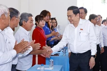 El presidente de la AN, Tran Thanh Man, en la reunión con los electores de la comuna de An Nhon Tay. (Foto: VNA)