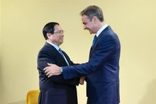 El primer ministro de Vietnam, Pham Minh Chinh (izquierda), y su homólogo griego, Kyriakos Mitsotakis. (Foto: VNA)