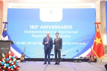 El viceministro de Relaciones Exteriores de Vietnam, Dang Hoang Giang, y el embajador de la República Dominicana en Vietnam, Reinaldo Rafael Espinal. (Foto: Embajada de la República Dominicana en Vietnam)