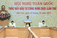 El primer ministro Pham Minh Chinh preside la IV conferencia nacional en línea sobre la promoción de la inversión pública en 2025.