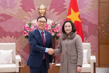 La vicepresidenta de la Asamblea Nacional de Vietnam, Nguyen Thi Thanh, y el embajador de Corea del Sur en Hanói, Choi Young Sam. (Foto: VNA)