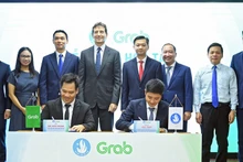 En el acto de firma de la cooperación entre la Asociación de Estudiantes de Vietnam y la empresa de responsabilidad limitada Grab.