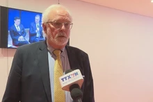 El ex embajador de Estados Unidos en Vietnam, David B. Shear, concede una entrevista a corresponsales de la VNA en Nueva York. (Foto: VNA)