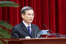 El secretario del Comité Central del PCV y subjefe permanente de su Comisión de Asuntos Internos, Le Minh Tri, responde a las preguntas de la prensa. (Foto: VNA)