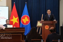 El canciller vietnamita Le Hoai Trung, enviado especial del secretario general To Lam, en el evento. (Foto: VNA)