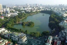 El lago Hoan Kiem, también conocido como el Lago de la Espada Restituida, es un monumento cultural en Hanói. (Foto: VNA)