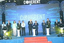 En la inauguración de la plata.